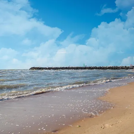 Chic Flat Near Beach, Cleaning Included Apartment *