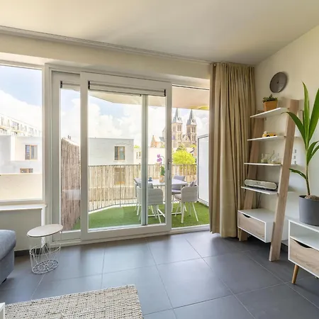 Apartment Chic Flat Near Beach, Cleaning Included *