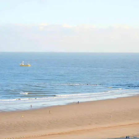 Chic Flat Near Beach, Cleaning Included * Ostende